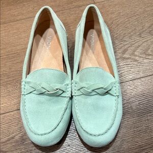 Vionic Women's Light Green Loafers
